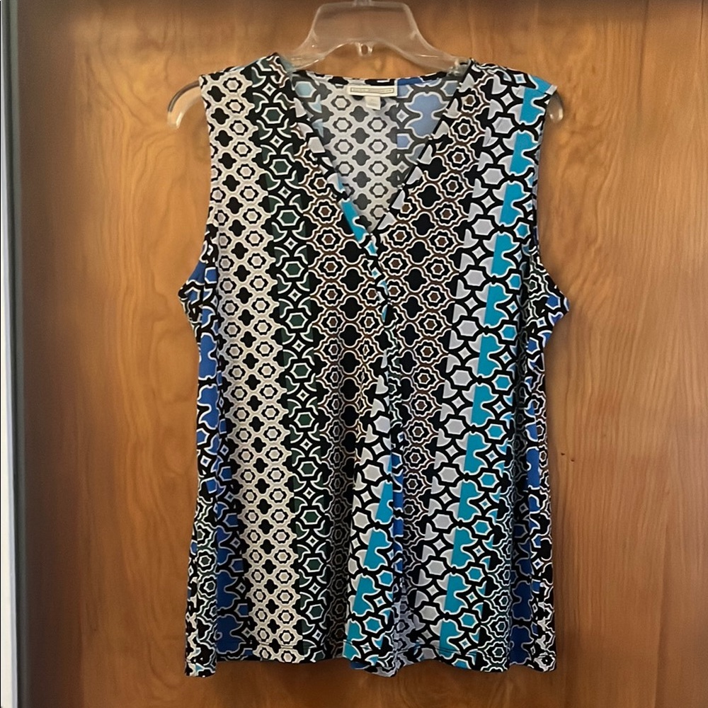 Dana Buchman Black and White Sleeveless Blouse